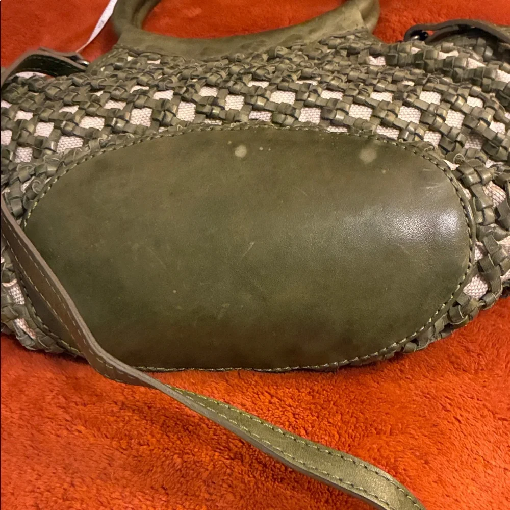 Elegant Woven Leather Handbag - Army Green and Cream - Picture 10 of 14